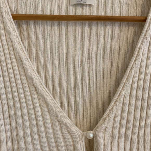 White Cardigan with Pearls - Picture 3 of 4